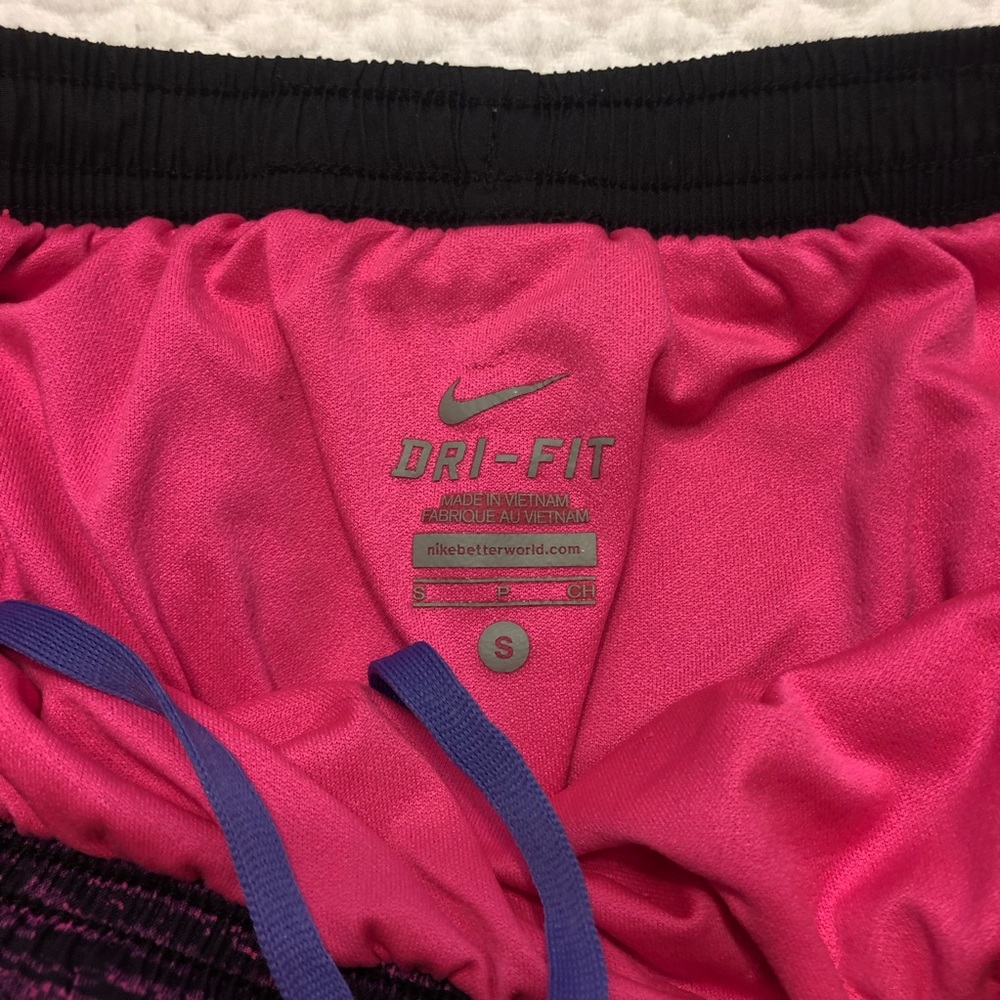 Nike Dri Fit Shorts Ladies Small - Picture 3 of 3